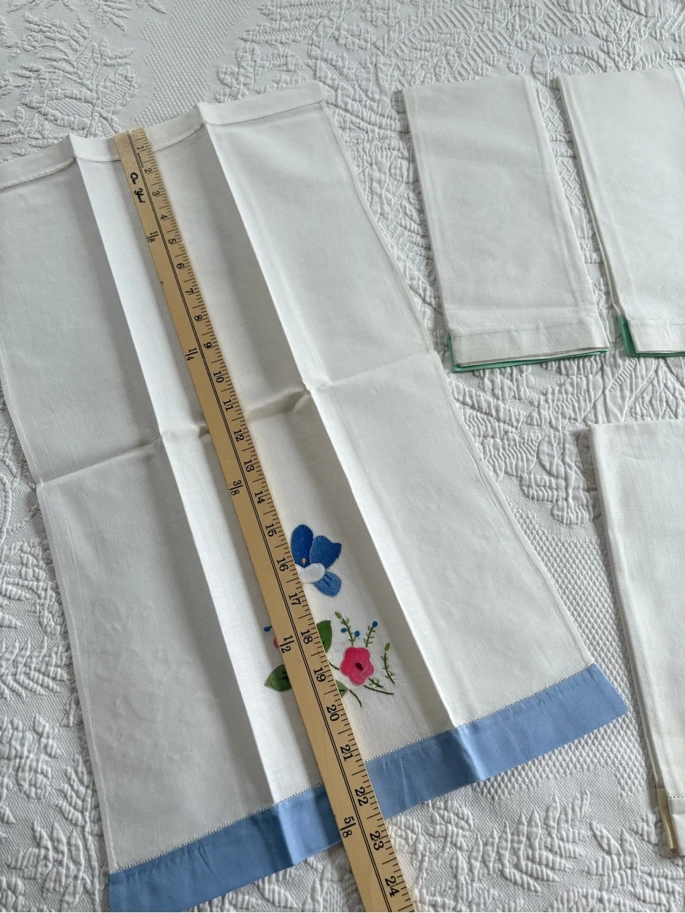 Vintage applique floral fingertip bathroom hand towels cotton lot of 5 cottage